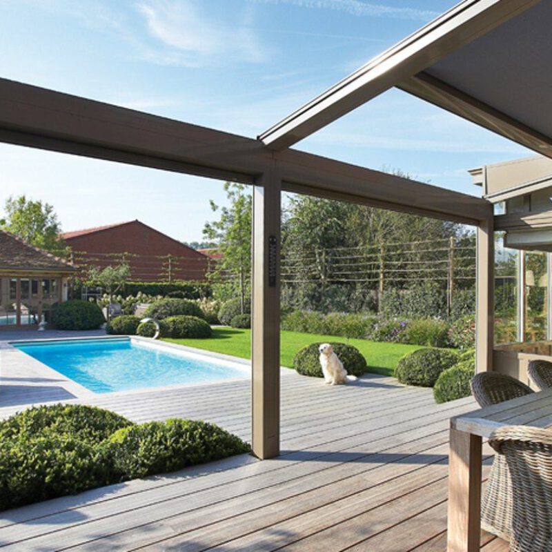 Landelijke veranda met pergola en screens