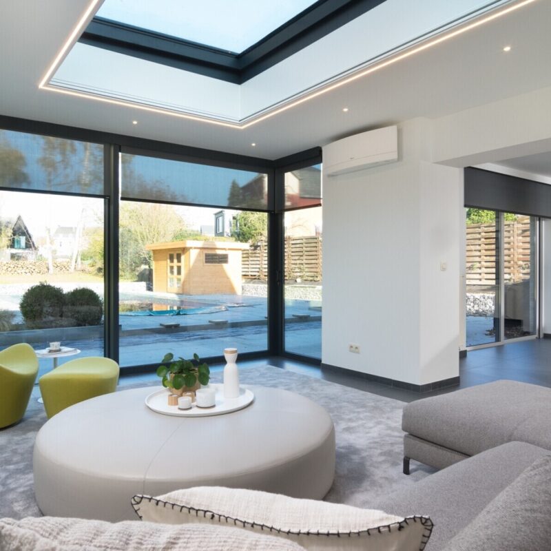 Moderne aanbouw veranda vedrin woonkamer