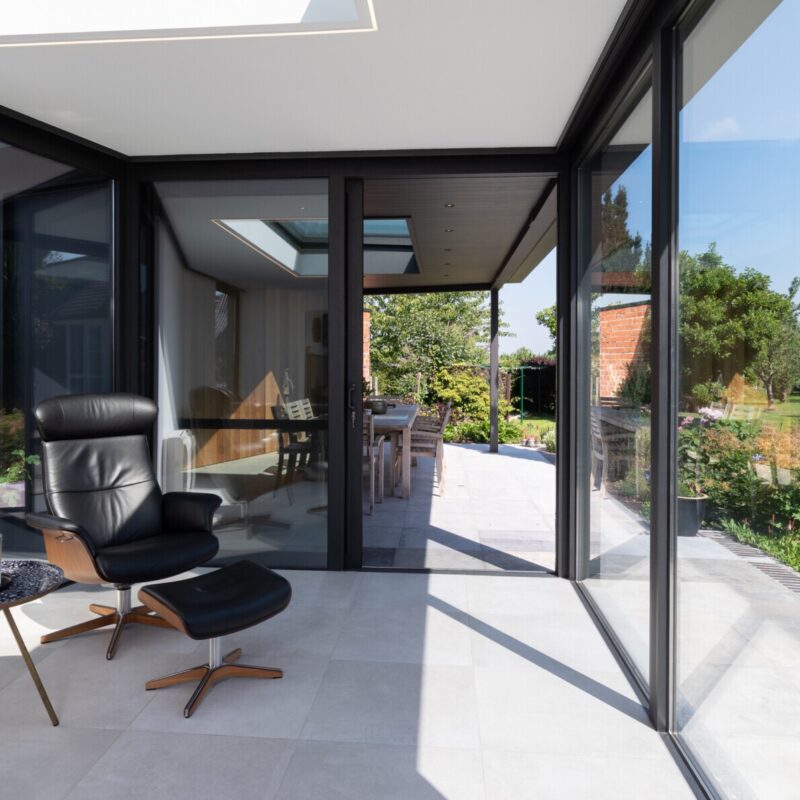 Moderne veranda aanbouw met oerkapping in Oostakker veranda binnen