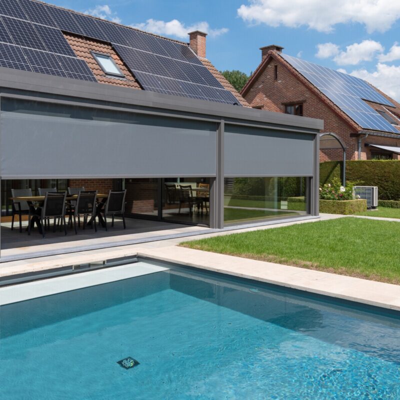 Moderne veranda met overkapping in Zulte screens zijaanzicht