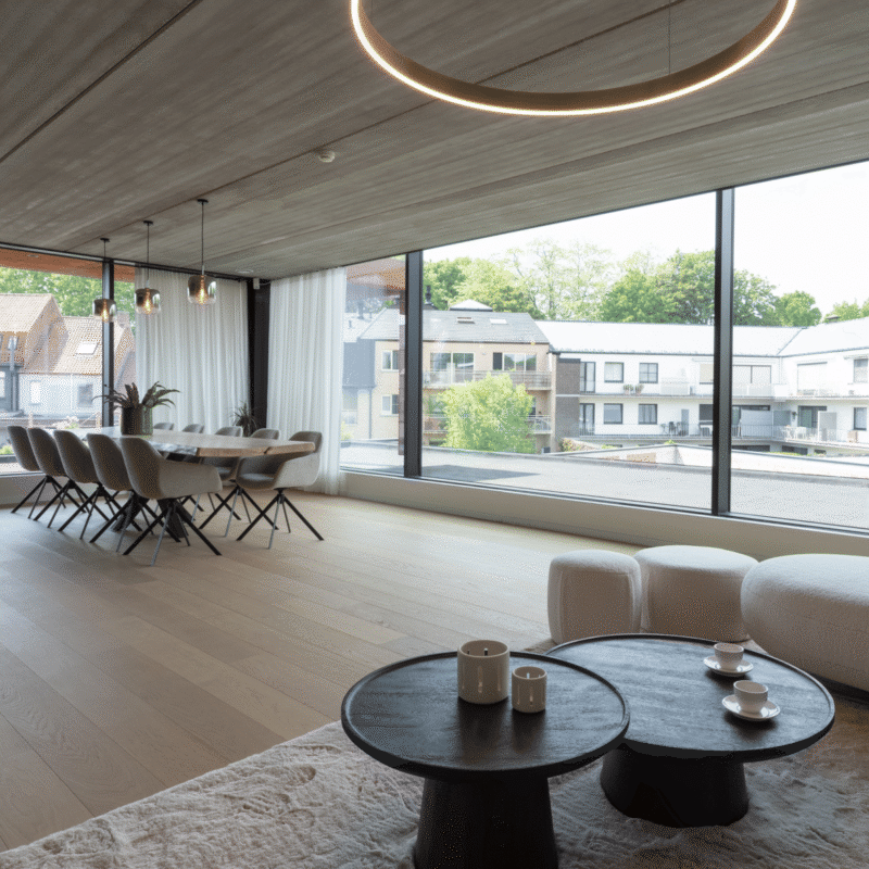 Moderne veranda ramen Werkkledij Center in Waregem vergaderzaal 1 binnen - Van Der Bauwhede