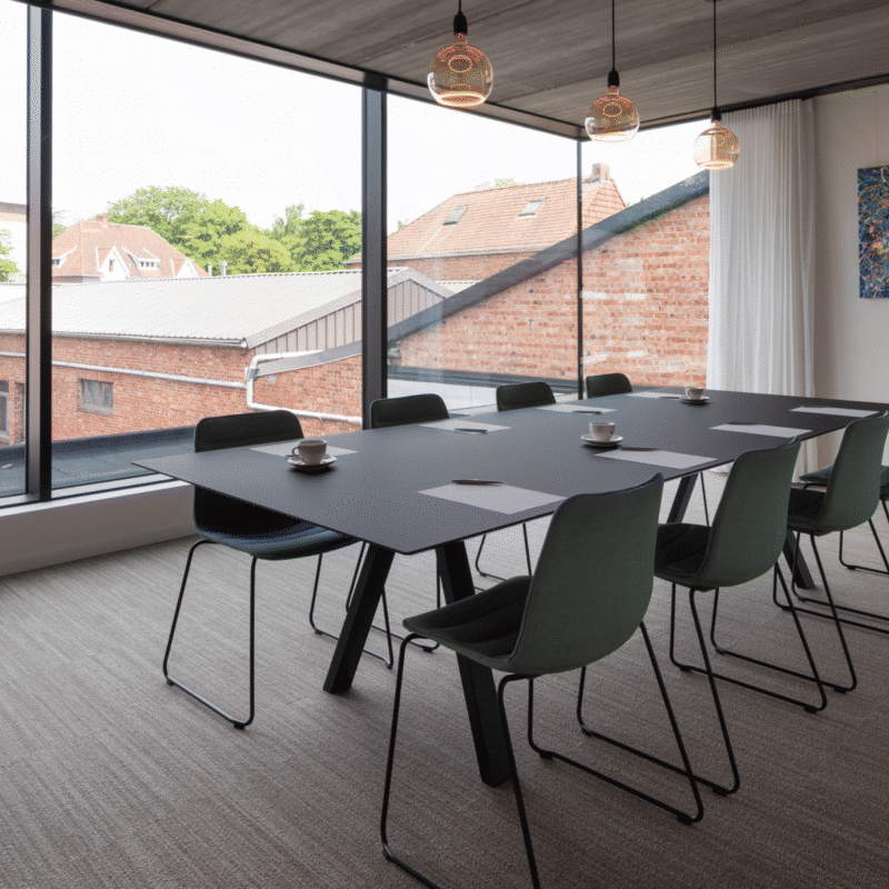 Moderne veranda ramen Werkkledij Center Waregem vergaderzaal 2 binnen