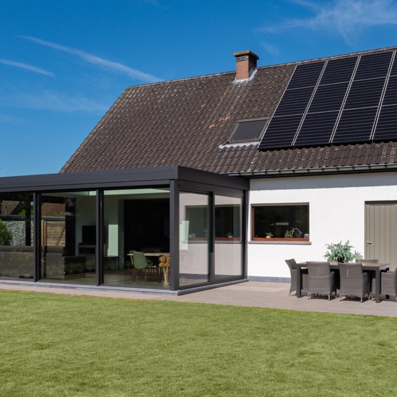 Moderne zwarte veranda Maldegem