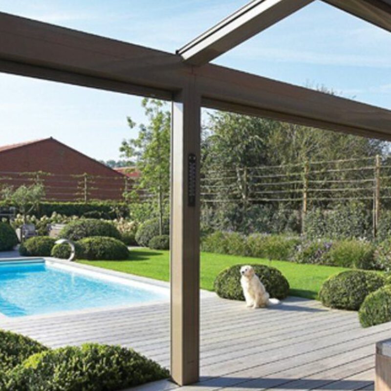 VDB Landelijke veranda met pergola en screens aan zwembad