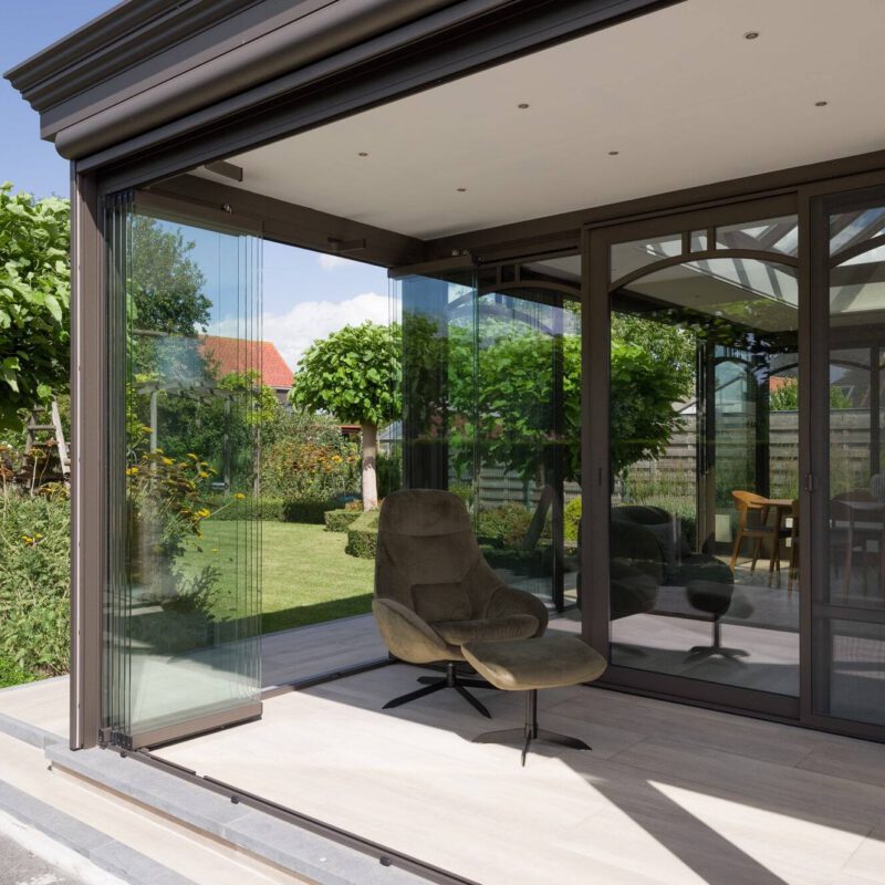 Van Der Bauwhede glazen vouwwand veranda Veurne