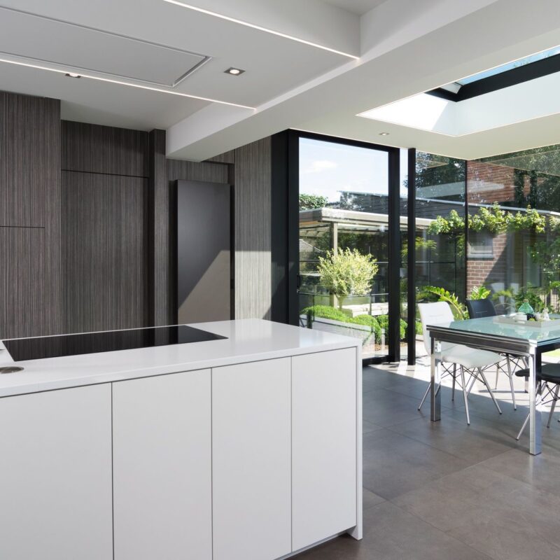 Moderne aanbouw veranda met keuken en eetplaats in Ardooie - Van Der Bauwhede