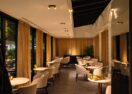 Horeca veranda voor Hotel Portinari in Brugge binnenzicht lounge gedeelte zomeravond