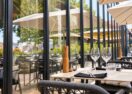 Horeca veranda voor Hotel Portinari in Brugge terras buitenzicht overdag