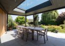 Moderne aanbouw veranda met oerkapping in Oostakker terrasoverkapping dakraam