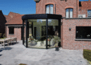 Moderne zwarte aanbouw veranda in Ninove