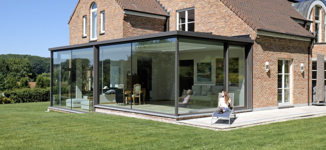 Moderne aanbouw veranda op 2 niveaus in Grez Doiceau Graven in Waals Brabant Van Der Bauwhede