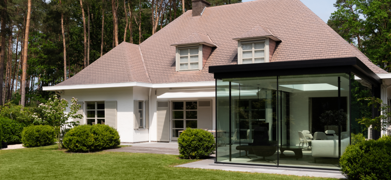 Moderne steel look veranda in Kruishoutem