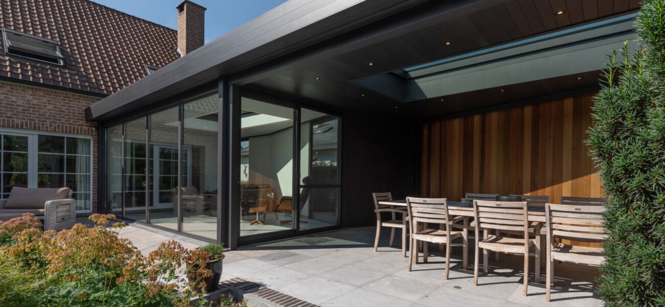 Moderne veranda aanbouw met overkapping in oostakker