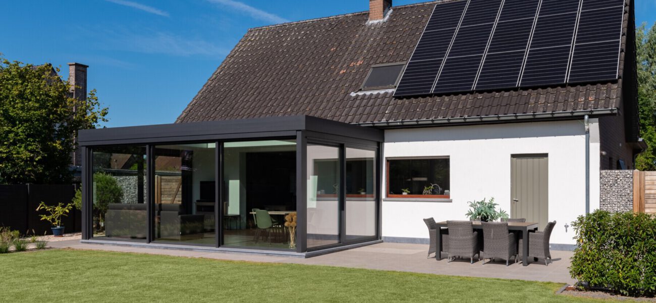 Moderne zwarte veranda Maldegem