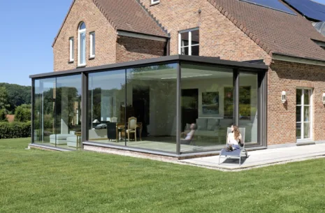 Moderne aanbouw veranda op 2 niveaus in Grez Doiceau Graven in Waals Brabant Van Der Bauwhede