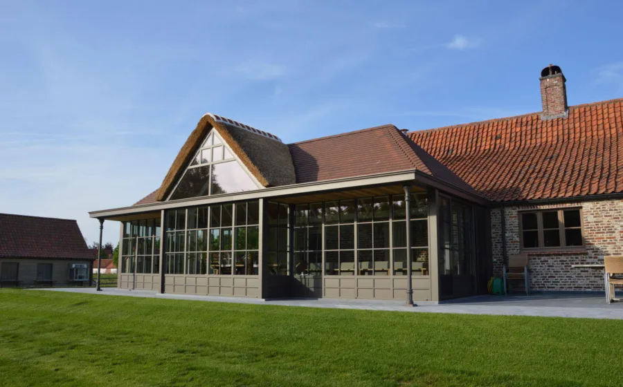 landelijke veranda bij oude hoeve te waregem