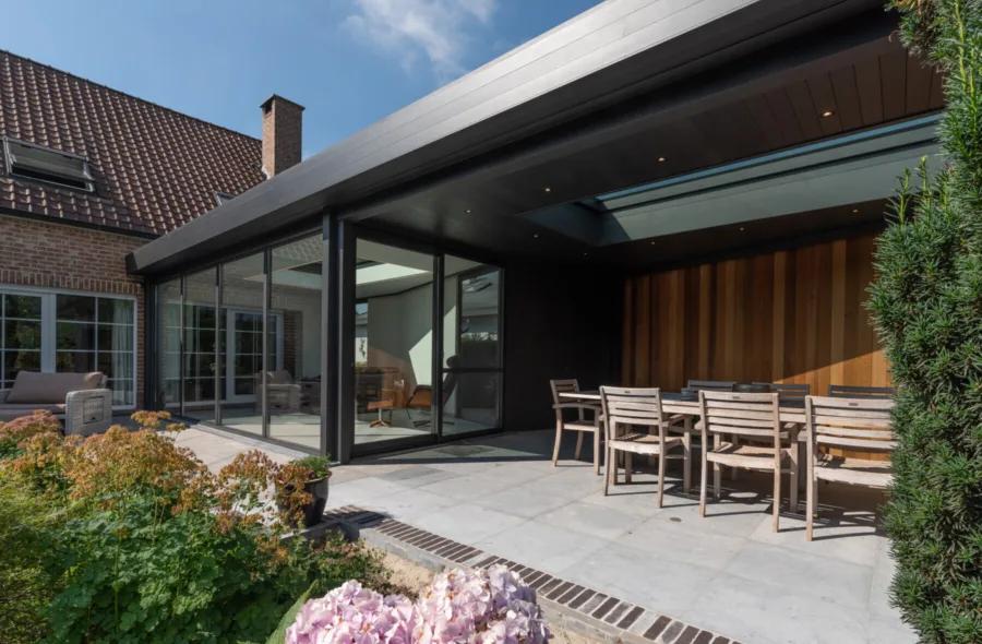 Moderne veranda aanbouw met overkapping in oostakker