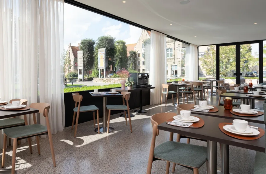 Horeca veranda voor Hotel Pax Diksmuide 1