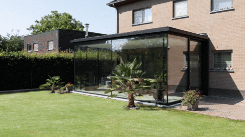 Veranda tegen de gevel of vrijstaand in de tuin? Voor- en nadelen