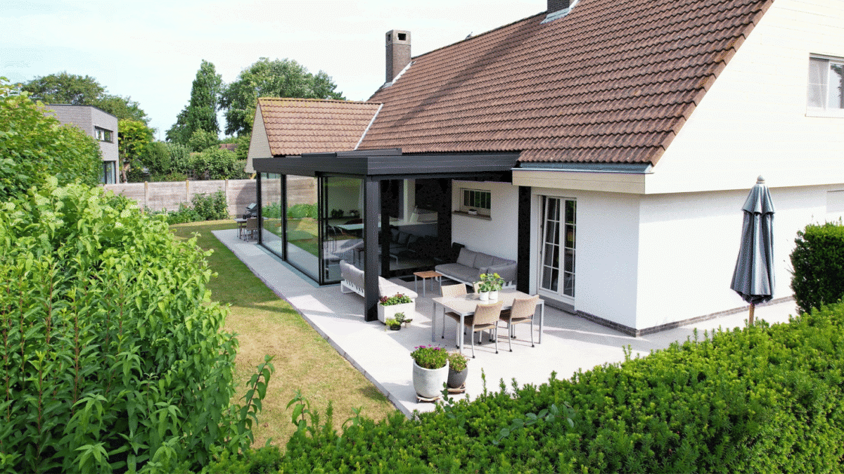 Moderne aanbouw veranda met terrasoverkapping in Blankenberge - Van Der Bauwhede