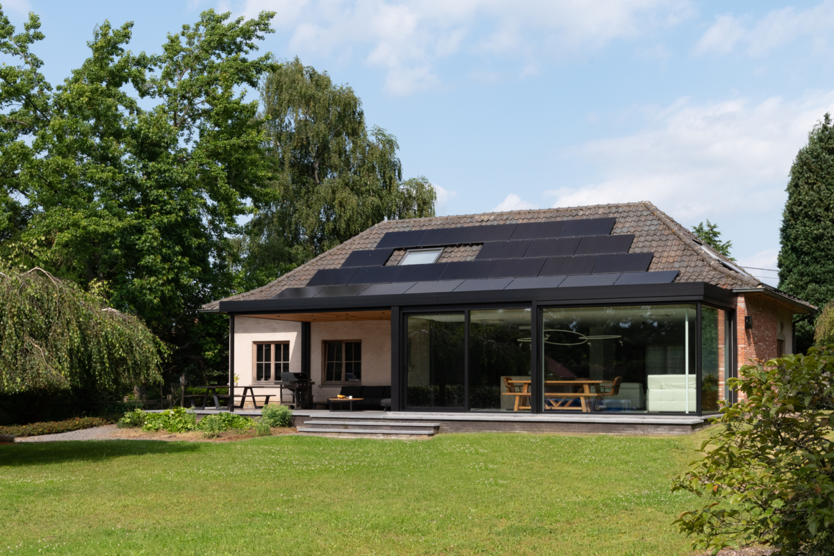 Moderne zwarte veranda aanbouw in Lokeren 3