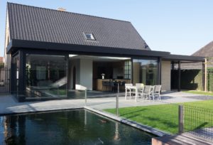 Moderne veranda te Oostrozebeke