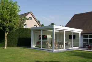Moderne witte veranda aan huis in Sint-Amandsberg - Van Der Bauwhede